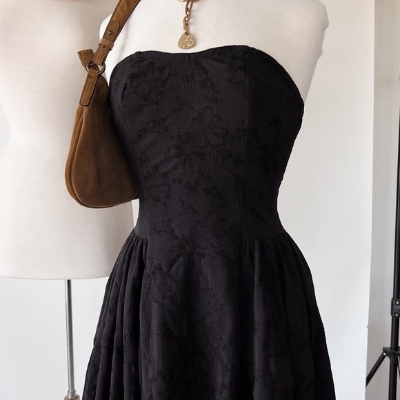 BLACK STRAPLESS EMBRIODERED SWEETHEART DRESS - Picture 3 of 10